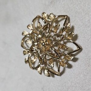 Vintage 1960’s Sarah Coventry Petal Lure Flower Gold Tone Pin Brooch